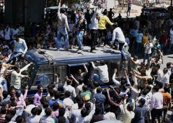 कांग्रेस के प्रदेश प्रभारी पुनिया, टीएस सिंहदेव, मोहम्मद अकबर, मेयर प्रमोद दुबे सहित कई विधायक गिरफ्तार